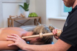 Akupressur hilft bei Schulterschmerzen mit dem Trigger Master One
